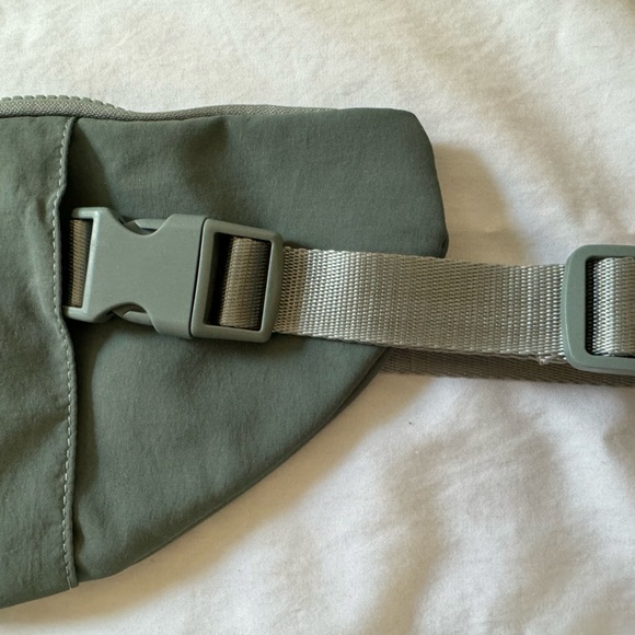 Top Paw Adjustable Belt Bag - Picture 5 of 11